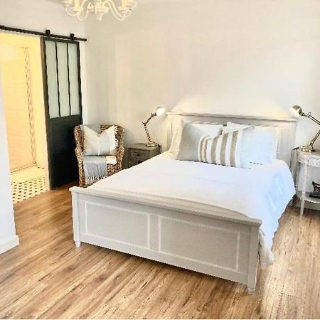 Stunning Bedroom Overlooking The Charente Bourg-Charente Bagian luar foto