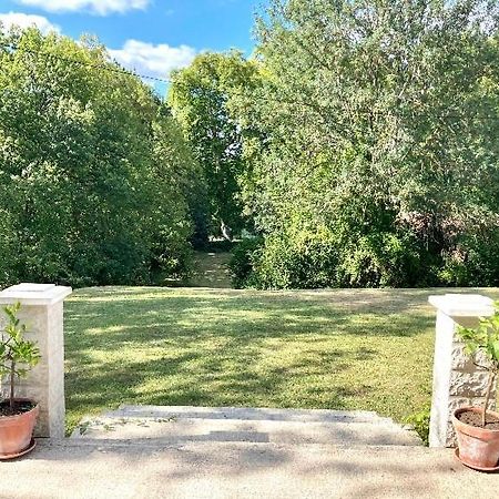 Stunning Bedroom Overlooking The Charente Bourg-Charente Bagian luar foto